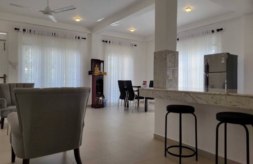 Maharagama Condo | 🇱🇰 Newly Built Modern 🏠 W/Wifi, A/C, 🚘