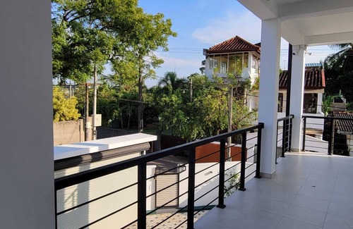 Maharagama Condo | 🇱🇰 Newly Built Modern 🏠 W/Wifi, A/C, 🚘