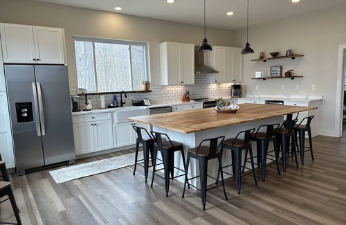 New Market House | Newly Built Mountain Views-Private Trail Access to Shenandoah National Forest