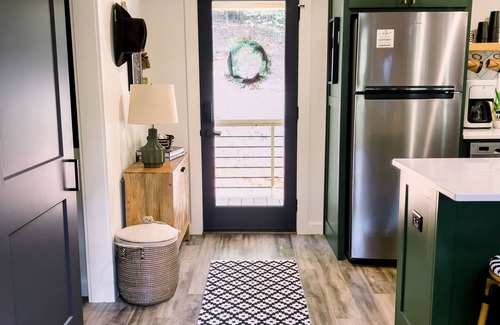 Morganton Cabin | Newly built nature-inspired bohemian cabin close to everything!