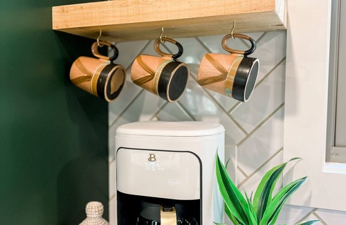 Morganton Cabin | Newly built nature-inspired bohemian cabin close to everything!