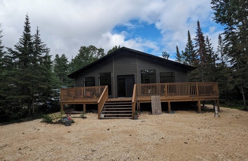 Hecla-Grindstone Provincial Park Cottage | Newly built, quiet family friendly cottage 2 min walk to Lake Wpg close to Hecla