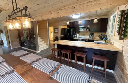 Stanton Cabin | Newly-built See Rocks Vista Cabin