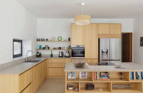 Kato Pavliana Villa | Newly built stunning villa with 30 m long swimming pool and access to the beach.