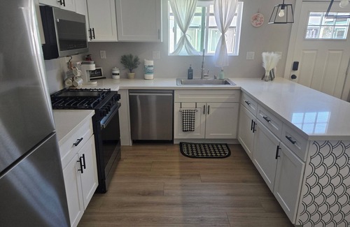 Hawthorne House | Newly built, stylish and spacious 3-bedroom getaway. Near SoFi Stadium & LAX.