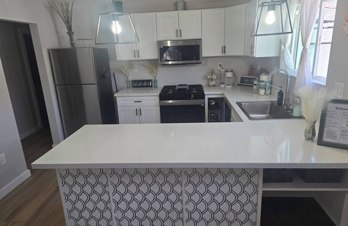 Hawthorne House | Newly built, stylish and spacious 3-bedroom getaway. Near SoFi Stadium & LAX.
