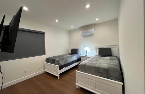 Pico - Robertson Apartment | Newly built three bedroom close to Rodeo Drive Hollywood Downtown and Beaches Close to attractions