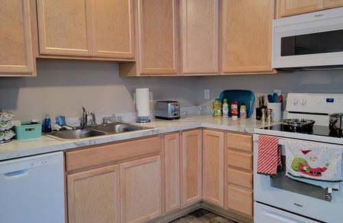 Taku - Campbell House | NEWLY BUILT TOWNHOME W/2 BEDROOM & HEATED GARAGE