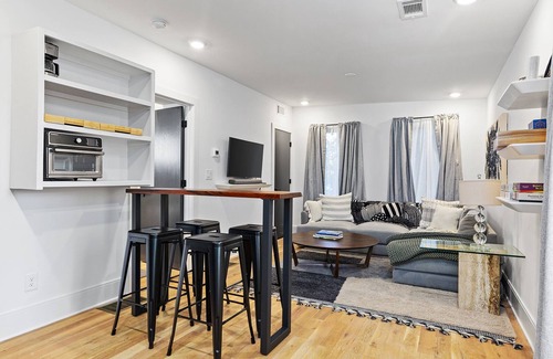Midtown Apartment | Newly Built, Upscale Apartment in Midtown Atlanta in Beautiful Neighborhood