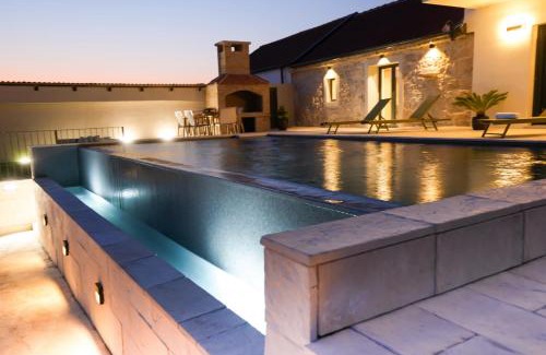 Rtina Villa | Newly built Villa MarVista with 4 bedrooms,infinity pool & stunning sea and mountain views