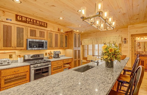 Talking Rock Cabin | Newly Built, Waterfront Lodge on Talona Creek with Game Room, Home Theater, WiFi