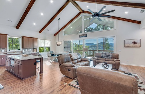 Clayton House | Newly Built Waterfall Mountain Retreat - Stunning Views