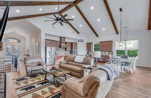 Clayton House | Newly Built Waterfall Mountain Retreat - Stunning Views