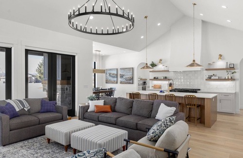 Red Lodge House | Newly Constructed Beartooth View on golf course with Hot Tub!
