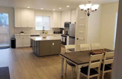 Thurston House | Newly constructed spacious home in Eugene/Springfield near UO and Autzen stadium