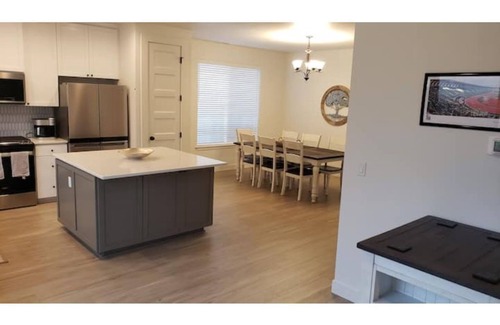 Thurston House | Newly constructed spacious home in Eugene/Springfield near UO and Autzen stadium