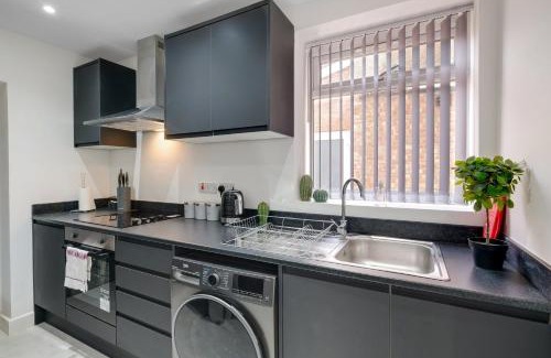 Hounslow South Apartment | Newly Converted 2BDR 1BA APT in Hounslow