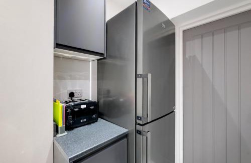 Hounslow South Apartment | Newly Converted 2BDR 1BA APT in Hounslow