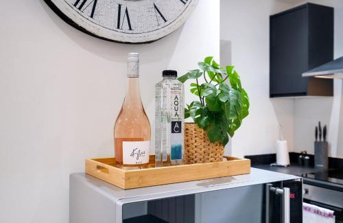 Hounslow South Apartment | Newly Converted 2BDR 1BA APT in Hounslow