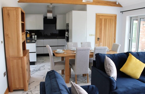 Dursley House | Newly converted pigsty with amazing views. One small dog welcome.