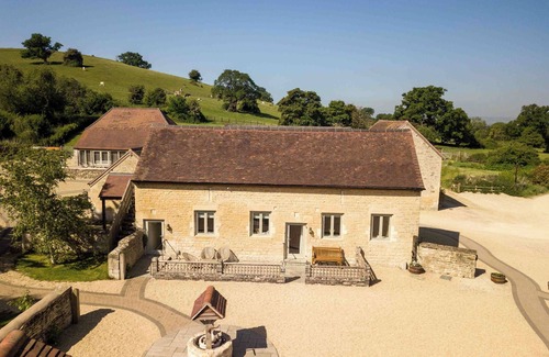 Haresfield House | Newly Converted Stables at Stunning Cotswold Farm