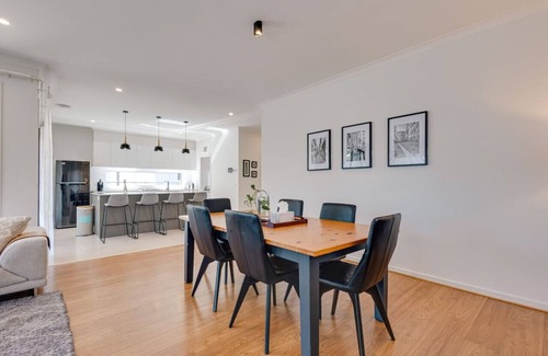 Tarneit House | Newly Cozy Holiday House 4BRM Big Group Tarneit
