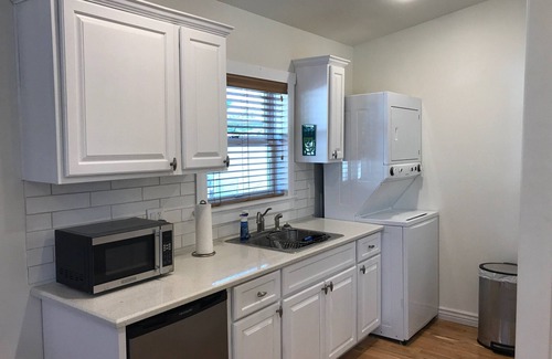 Jefferson Park Apartment | Newly Cozy Studio