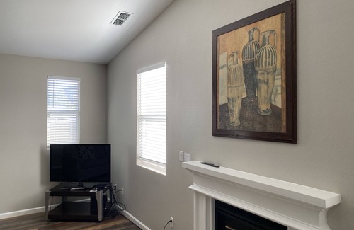 Santa Rosa House | Newly decorated 3bd/2ba, perfect for families!