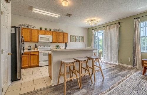 Windwood Bay House | Newly decorated 4 bedroom Pool Home w/2 Masters, Games Room & Conservation View. Near Disney