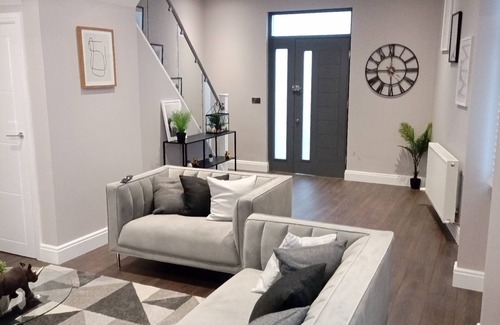 Northumberland Park House | Newly Decorated Luxury 3 Bedroom House in Tottenham, London