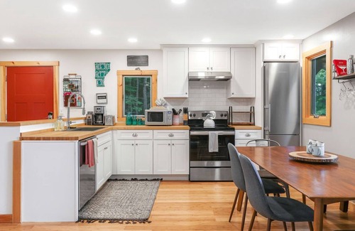 Rawsonville Ski Chalet | Newly Designed Chalet w/Views, Minutes to Stratton