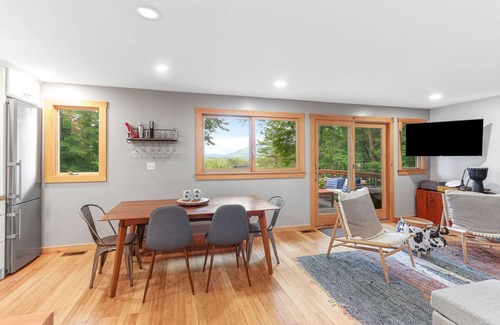 Rawsonville Ski Chalet | Newly Designed Chalet w/Views, Minutes to Stratton