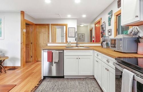 Rawsonville Ski Chalet | Newly Designed Chalet w/Views, Minutes to Stratton