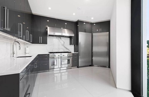 Bridgehampton House | Newly developed contemporary home situated on 1.5 acres.