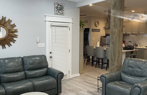 Crystal Beach House | Newly Enlarged Cozy Cottage-5 Min. walk to the beach. Great Gulf Views!