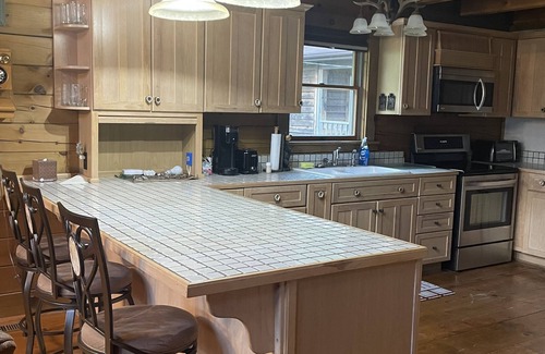 Chattaroy Cabin | Newly est. cabin close to trails, gas and great food!