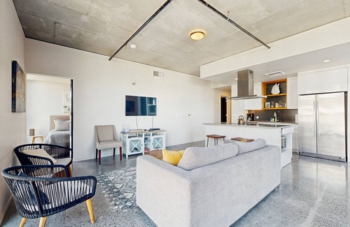 Uptown Condo | Newly Finished Nob Hill Condo w/Great Walkability and Central Location