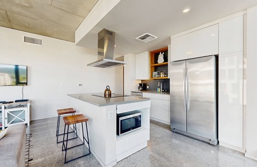 Uptown Condo | Newly Finished Nob Hill Condo w/Great Walkability and Central Location