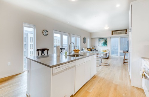 Uptown Condo | Newly Finished Nob Hill Condo w/Central Location Perfect for Exploring the City