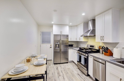 Downtown Cottage | NEWLY FURNISHED! RECENTLY RENOVATED! CUTE SPACE! CLOSE TO SFO!