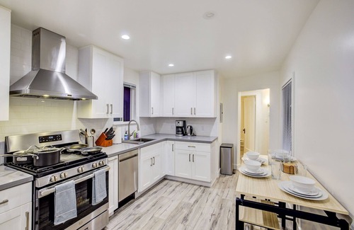 Downtown Cottage | NEWLY FURNISHED! RECENTLY RENOVATED! CUTE SPACE! CLOSE TO SFO!