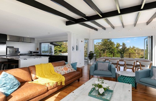 Killcare Heights House | Newly furnished, with ocean views