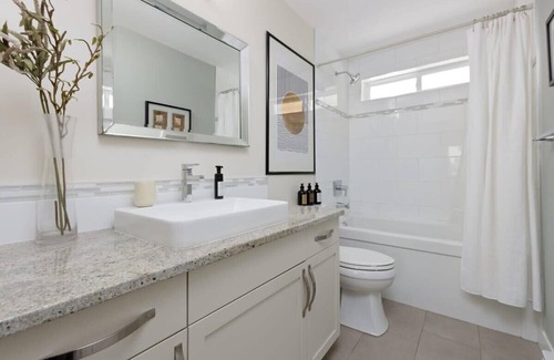 Regional District of Nanaimo House | Newly Furnished 2-BD, 1-WC home. Close to Ferry