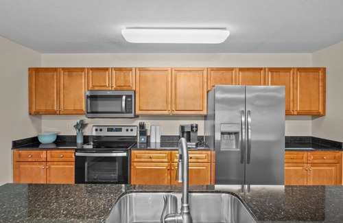 Seneca Condo | NEWLY FURNISHED 4BR/4BA condo 8 mins from Memorial Stadium 15 mins from Clemson!