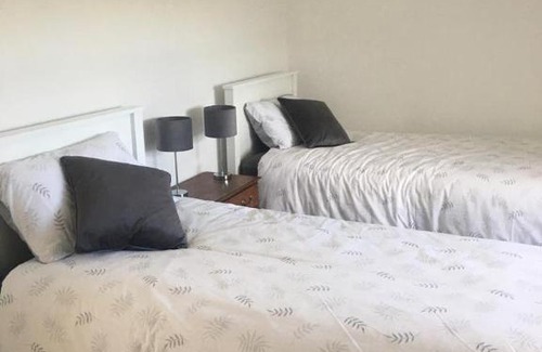 Derry House | Newly Furnished 5-bedroom House Rosscarbery/Glandore