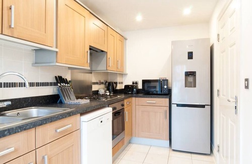 Derby House | Newly Furnished Aztec House (6 separate beds)