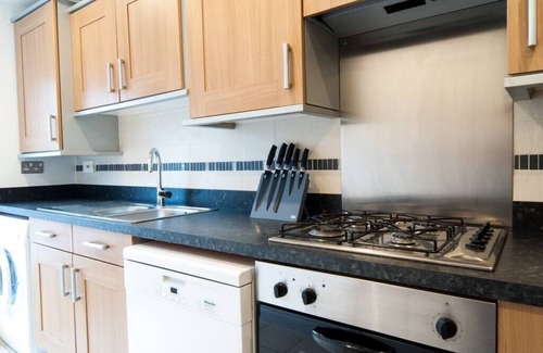 Derby House | Newly Furnished Aztec House (6 separate beds)