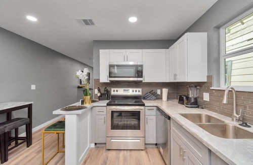 Northside House | Newly Furnished Home in Downtown - New Listing Discount