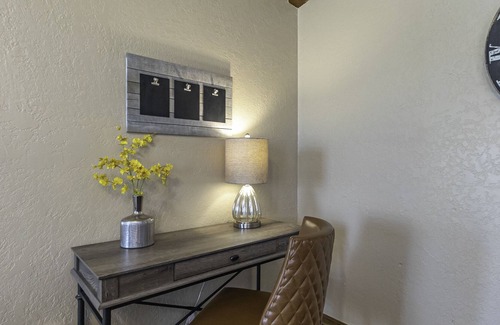 South Oklahoma City House | NEWLY FURNISHED LUXURY RETREAT AT OKC/MOORE/NORMAN BORDER!