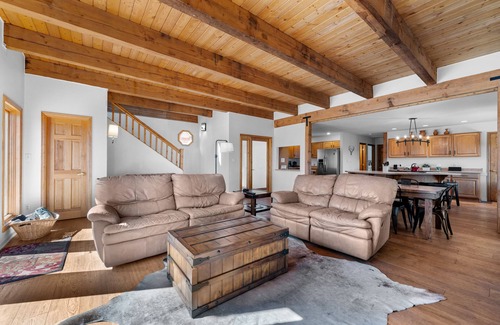 Bailey House | Newly Furnished Mountain Home - Private Hot Tub- Fooseball - Unbeatable Views